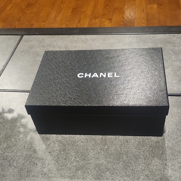 Chanel Black Box with White Ribbon and Card - Picture 2 of 11